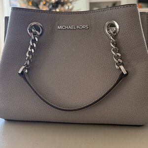 Grey handbag w/silver chain detail Michael Kors Size